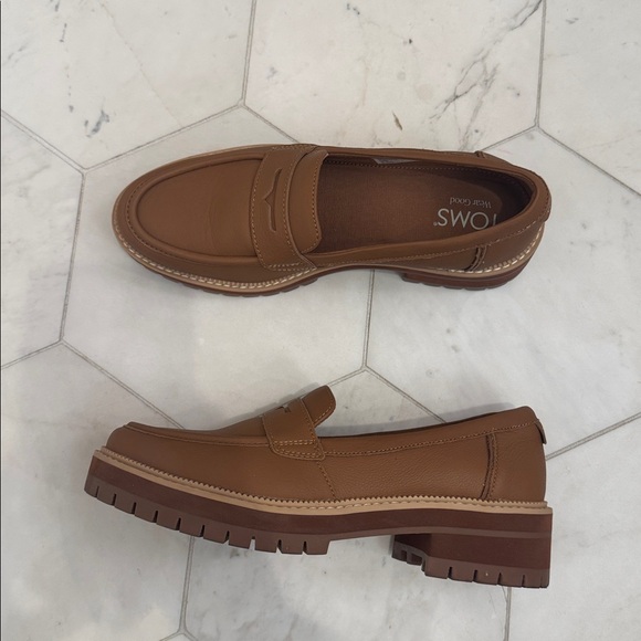 Tom’s Women's Cara Tan Loafers - Picture 4 of 5